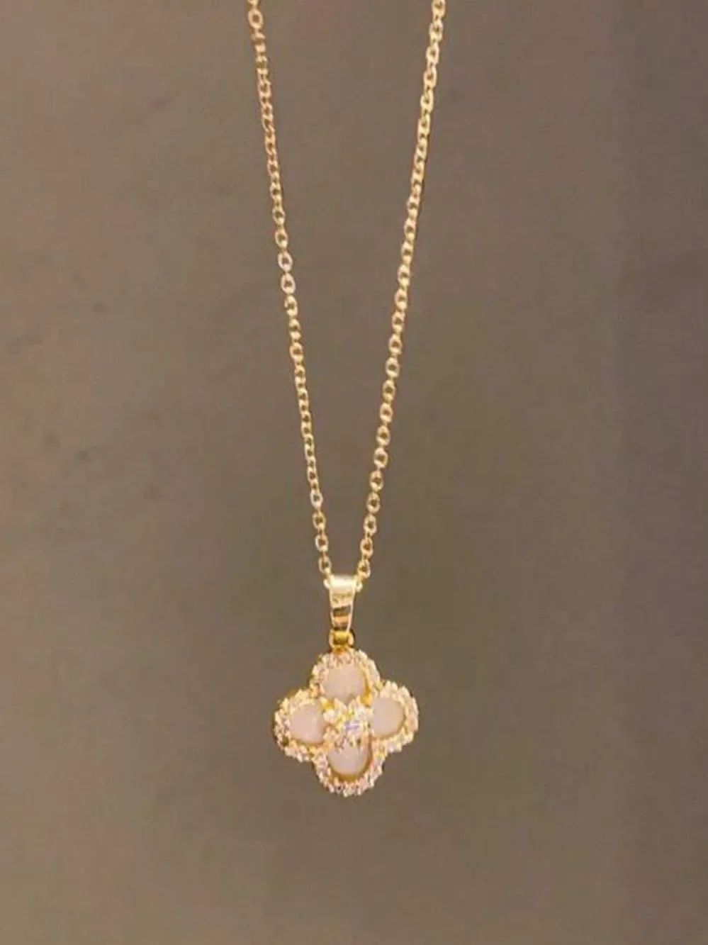 White clover necklace R678